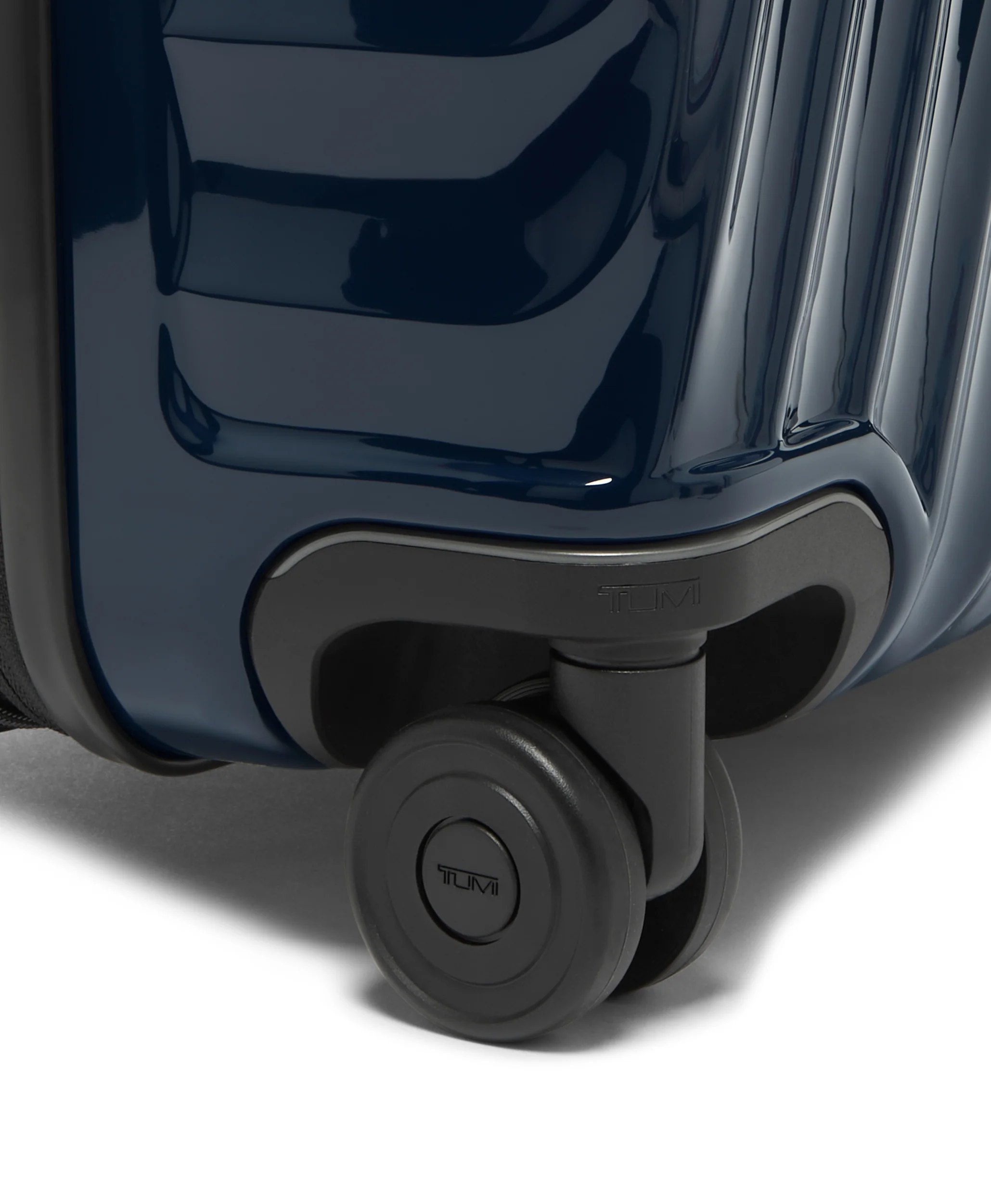 Tumi 19 Degree Polycarbonate Extended Trip - Image 7