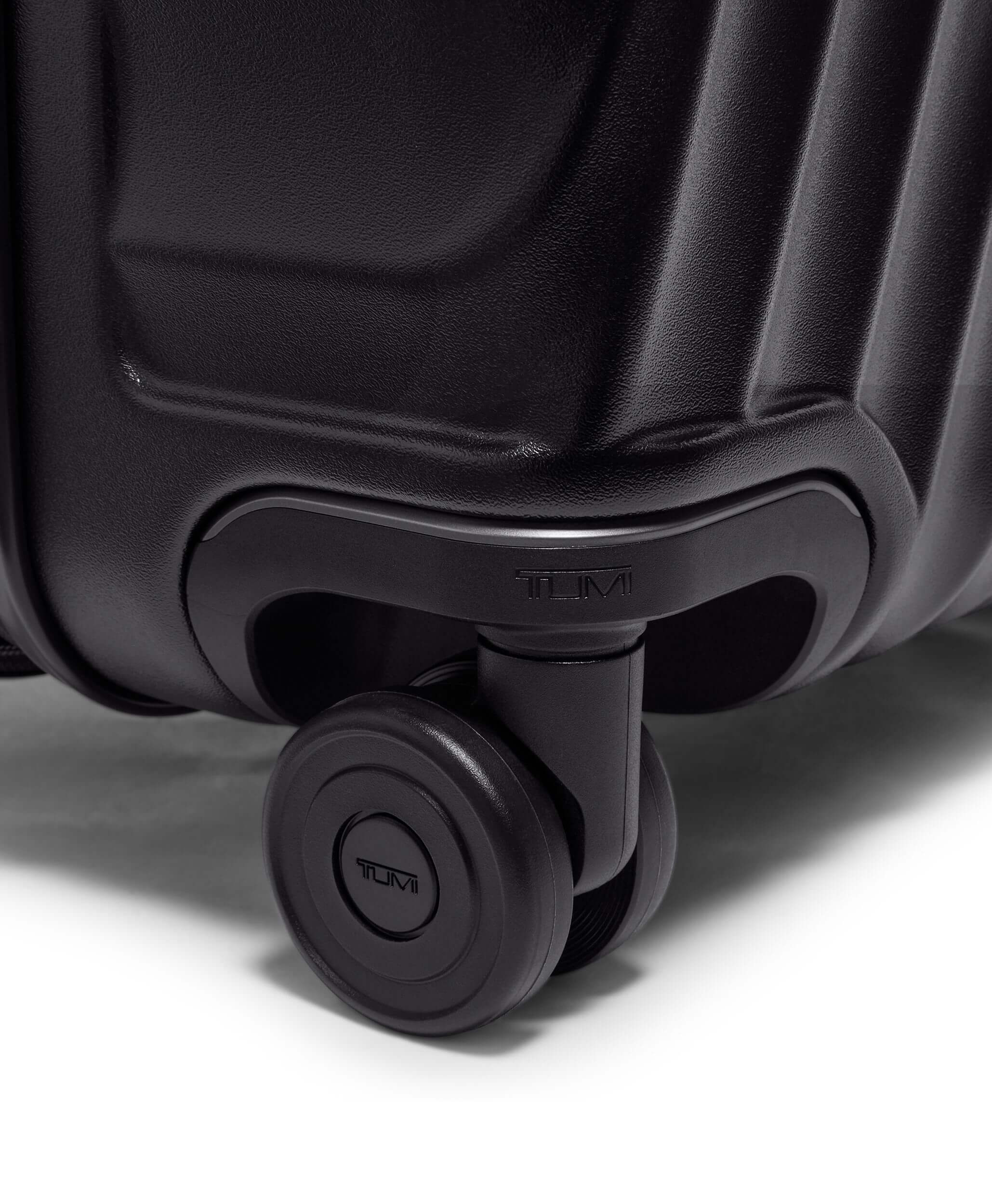 Tumi 19 Degree Polycarbonate Extended Trip - Image 5
