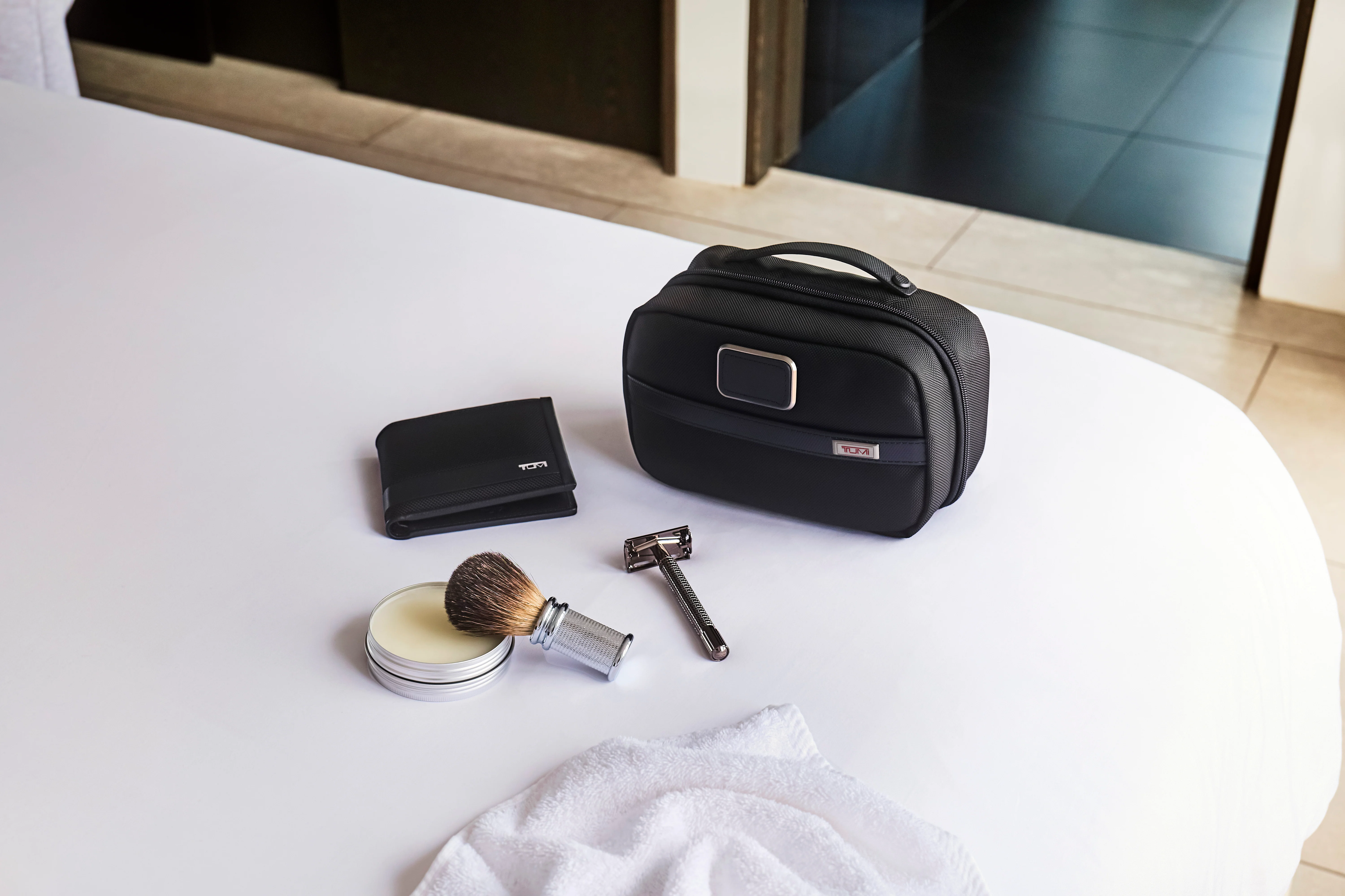 Tumi Alpha 3 Split Travel Kit - Image 4