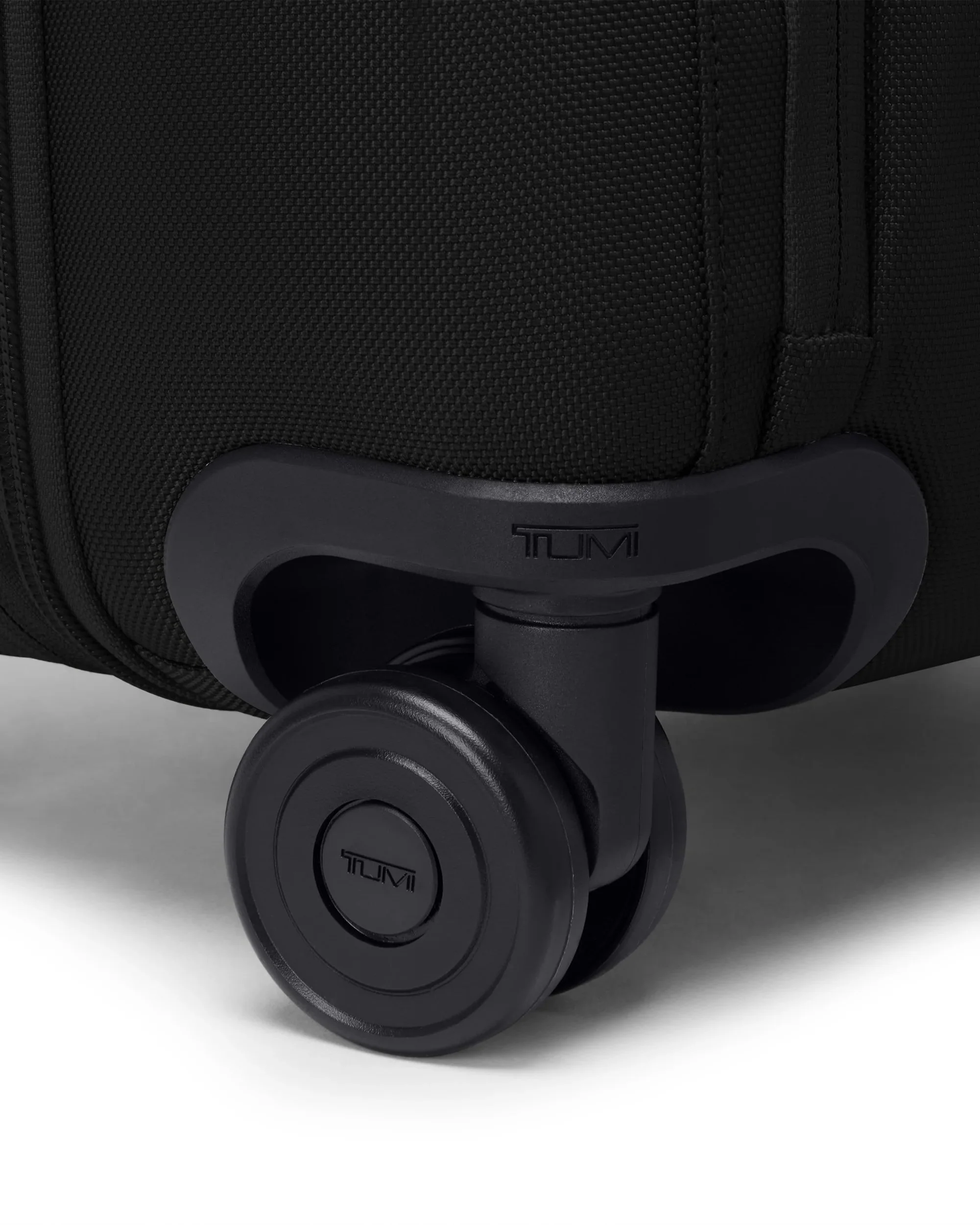 Tumi Alpha Dual Access Expandable Carry-On 55 cm - Image 3