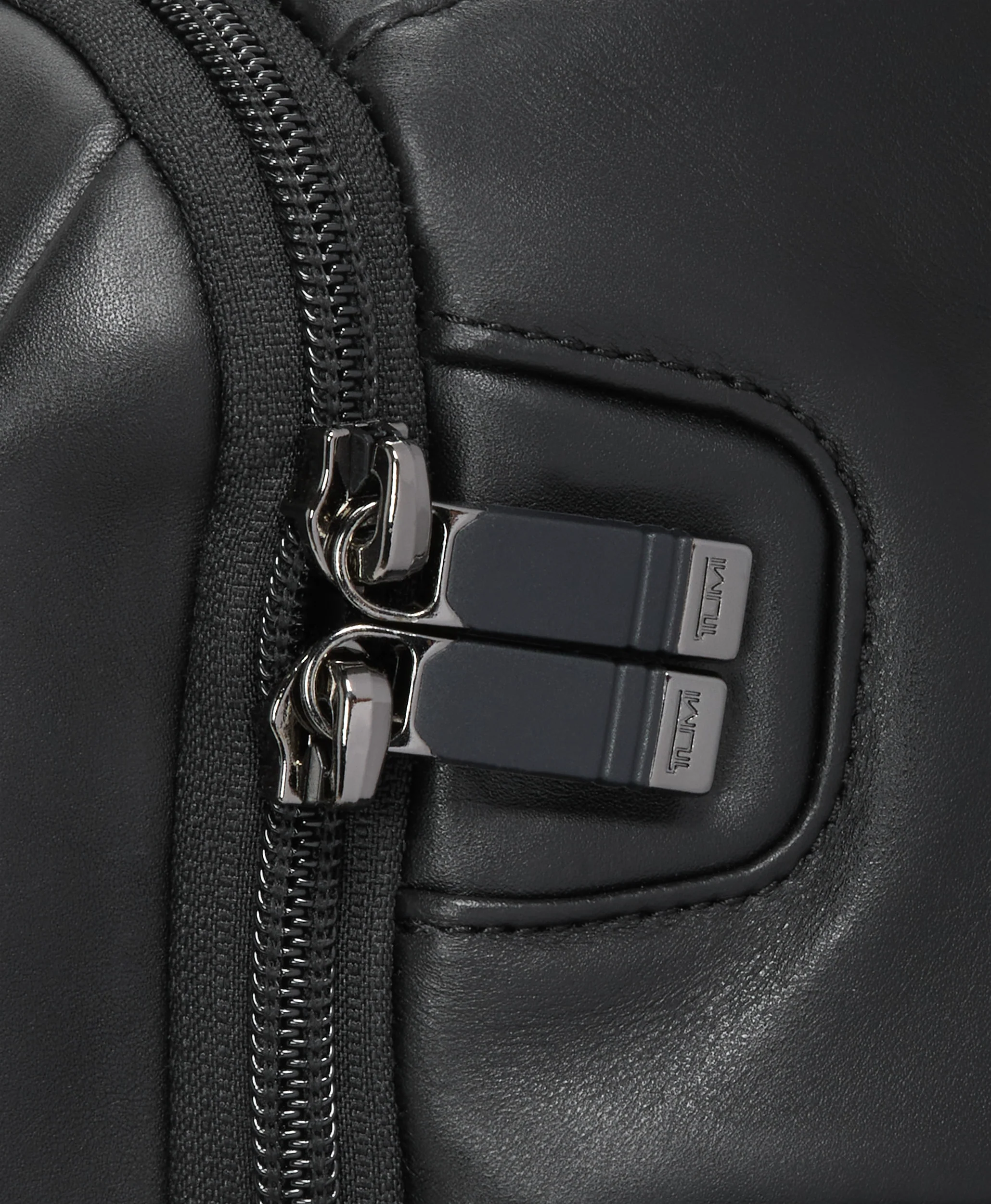 Tumi Alpha Large 17" Briefcase - Image 4